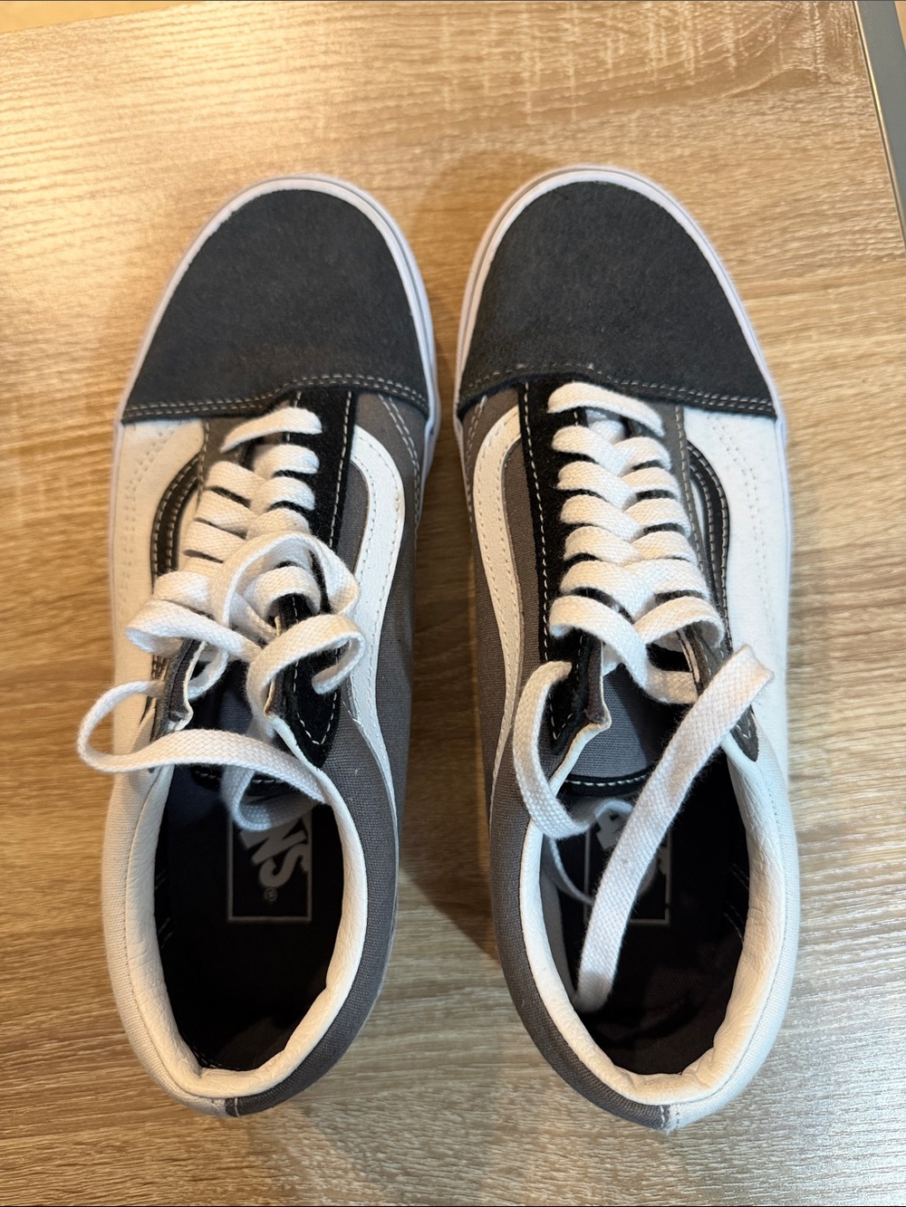 Vans Men's Gray and Black Low-Top Skate Sneakers